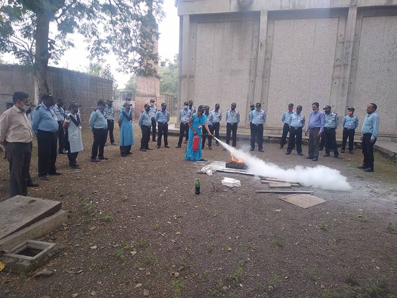TMIS-tanmansecurity-Security Guards Training to extinguish fire through fire extinguisher